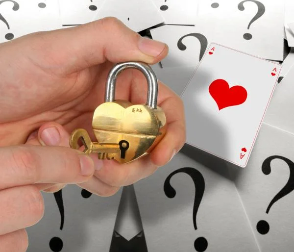 Houdini Heart Padlock Puzzle Image 1