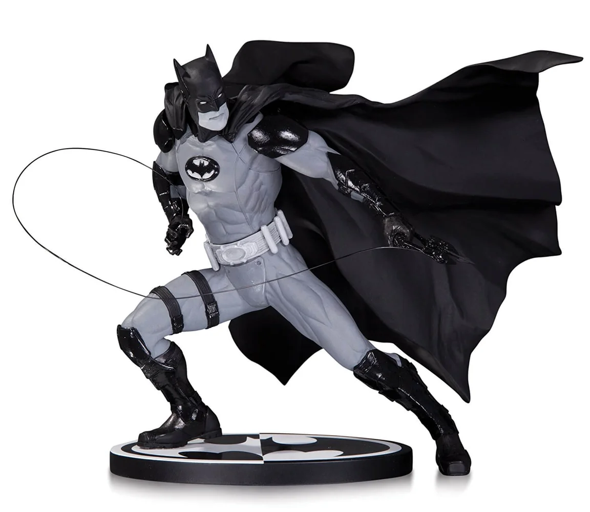 DC Statue Batman Black & White By Ivan Reis Image 1