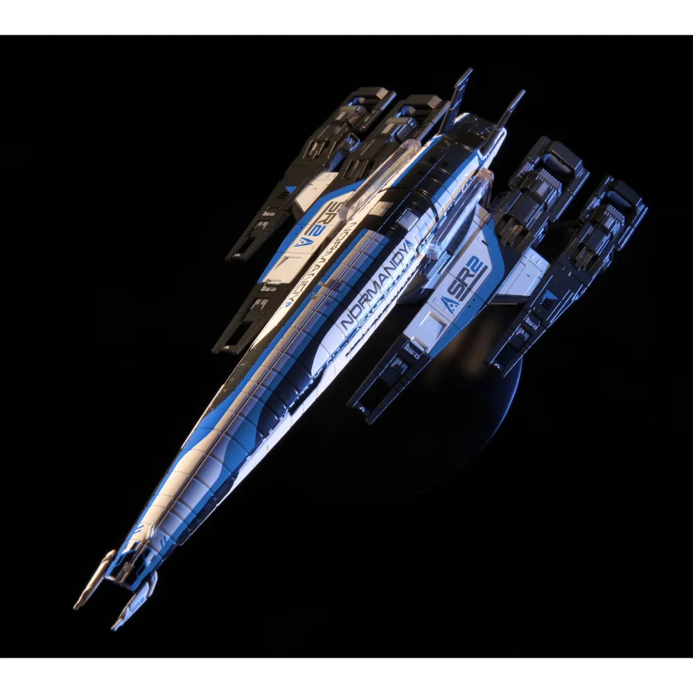 Mass Effect 3 Normandy SR-2 Die-cast space ship replica Image 1